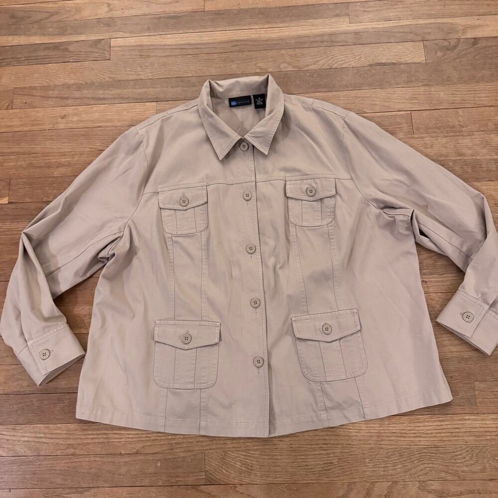 Relativity khaki utility jacket size 3X
b70